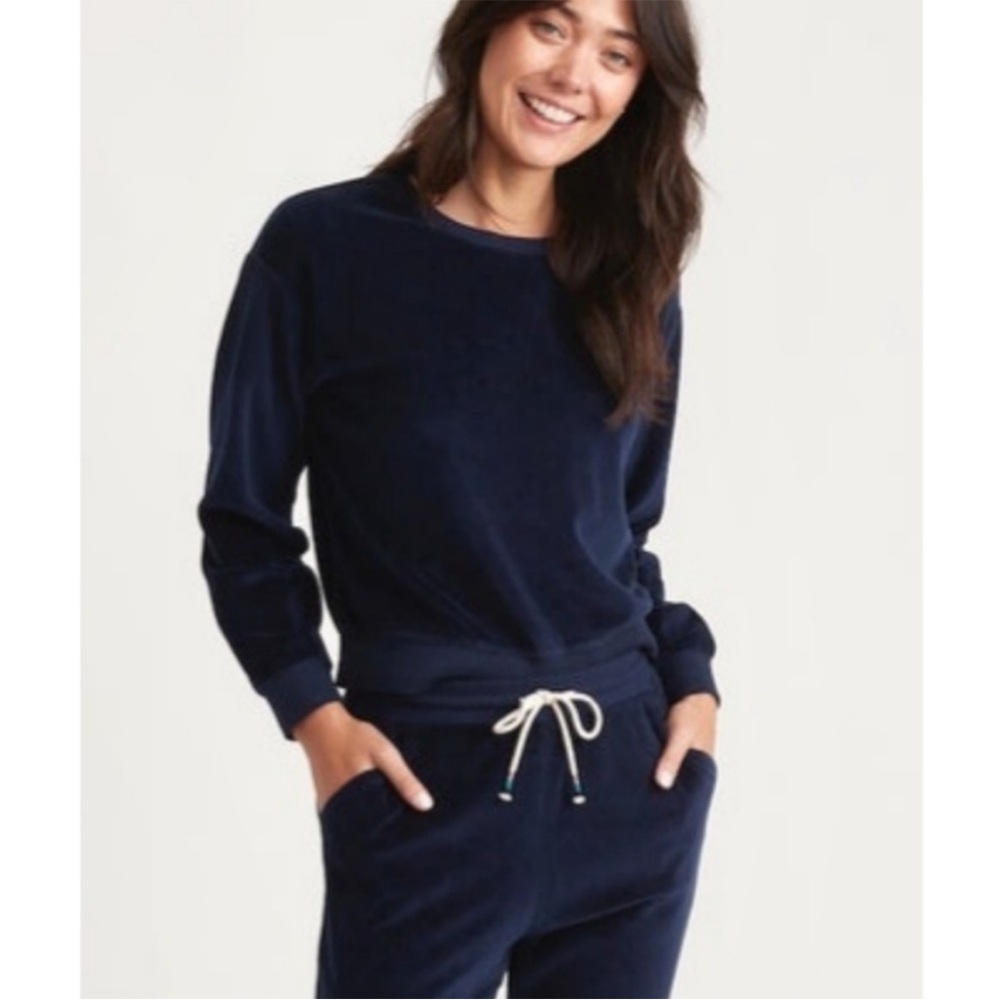 Gloria Vanderbilt Midnight Blue long sleeve Velour Top - Small